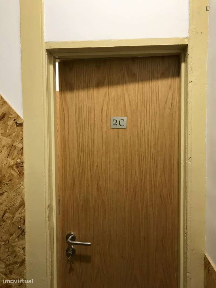 Quarto - localizado em Baixa Coimbra - Grande imagem: 3/9