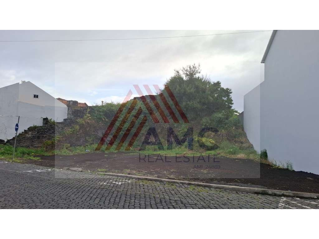 VENDE-SE TERRENO URBANO P/CONSTRUÇÃO NO CENTRO DA VILA DA MADALENA-1