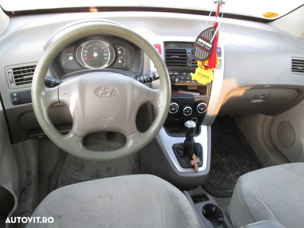 Dezmembrez Hyundai Tucson 2008 - 4