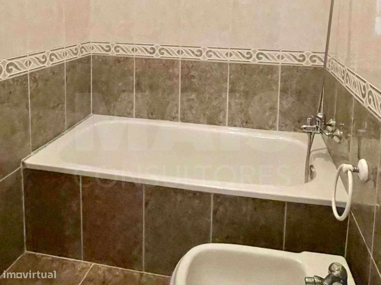 Moradia Geminada T2+2 com Terraço, Garagem Box e Churrasqueira pert... - Grande imagem: 5/14