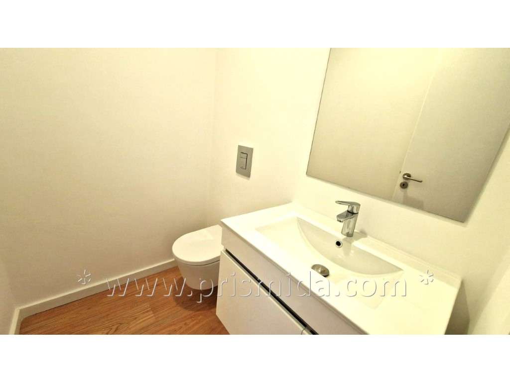 T1 com 2WCs, terraço e 2 lugares de estacionamento!-4