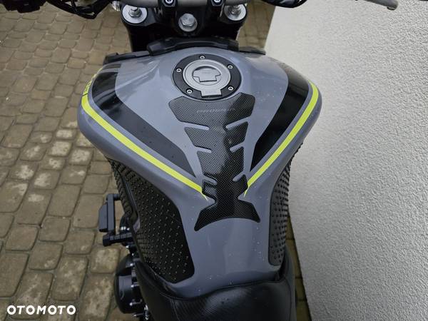 Yamaha MT - 12