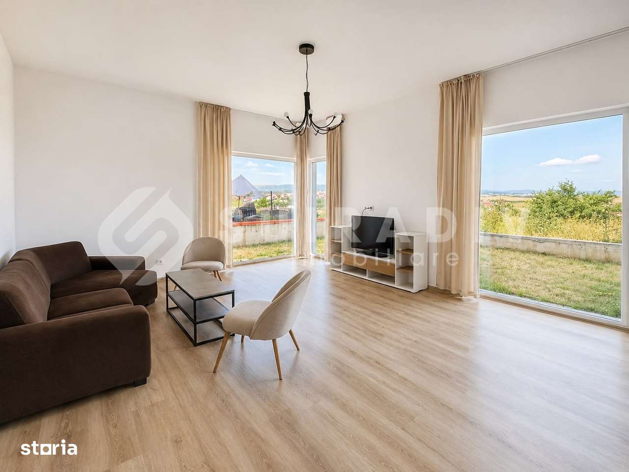 Casa pet friendly, curte de 250 mp, 2 parcari- Dezmir