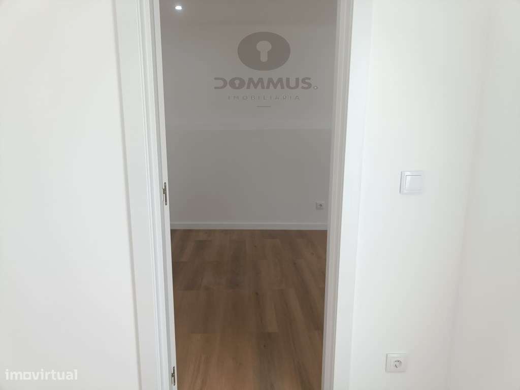 Apartamento T2+1 Renovado na Buraca-14