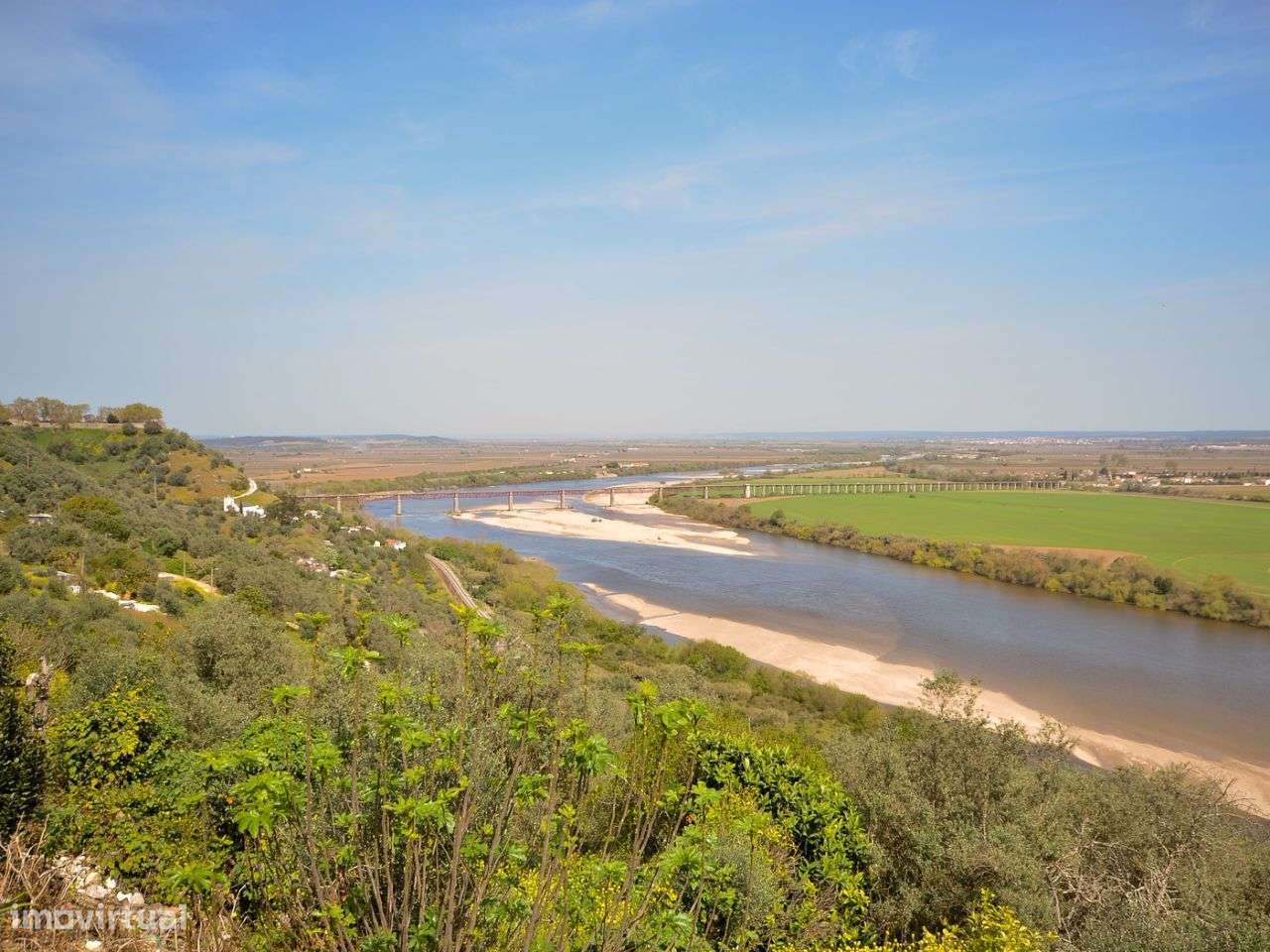 Prédio com 8 habitações - Grande imagem: 2/13