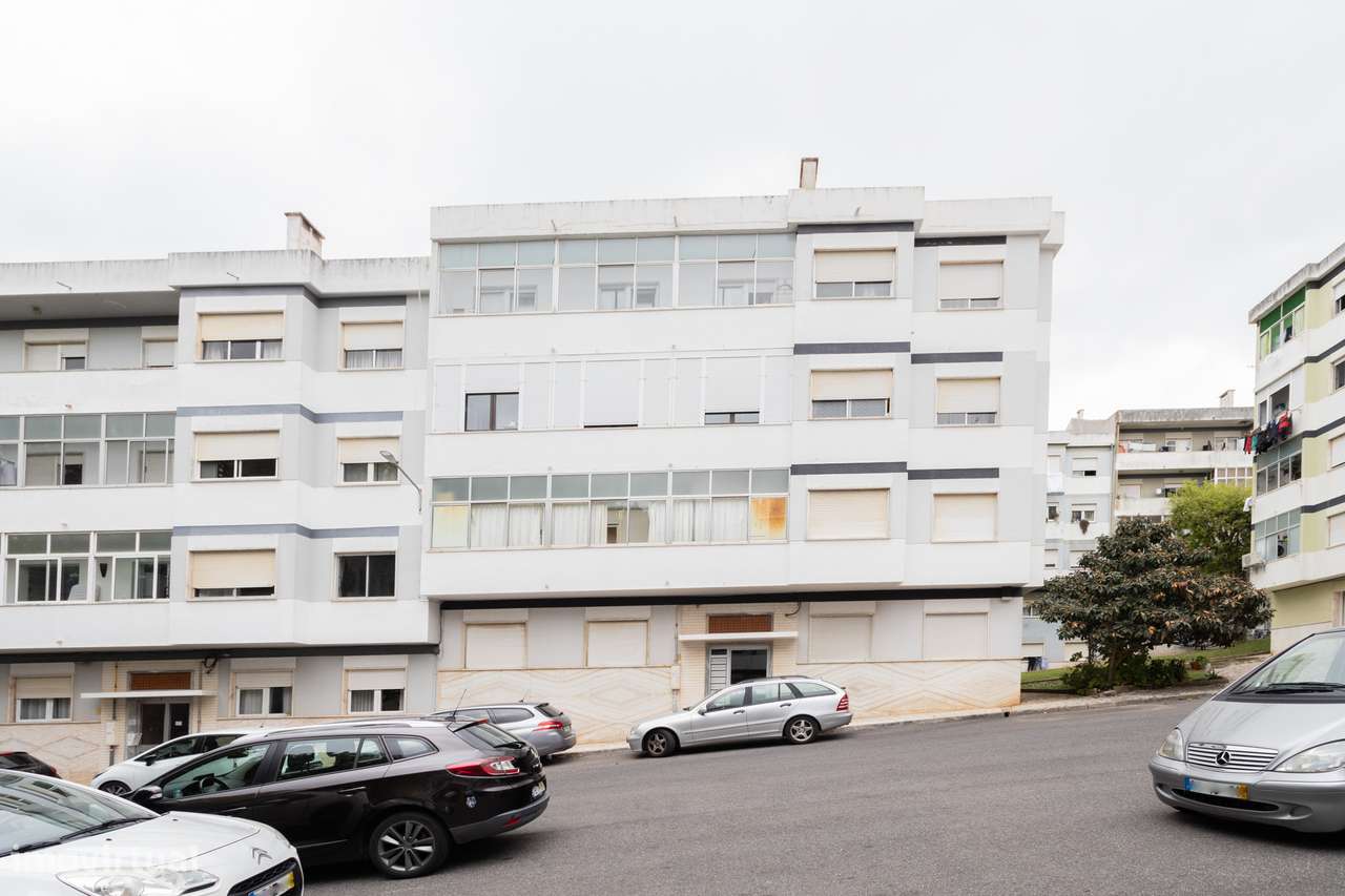 APARTAMENTO T2 EM MASSAMÁ-24