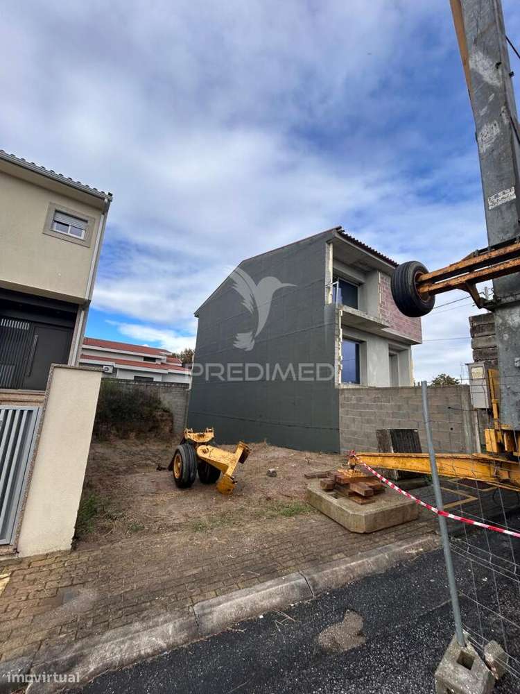 Moradia T3 em Banda – Estrutura em Loureira, Vila Verde - Grande imagem: 3/9