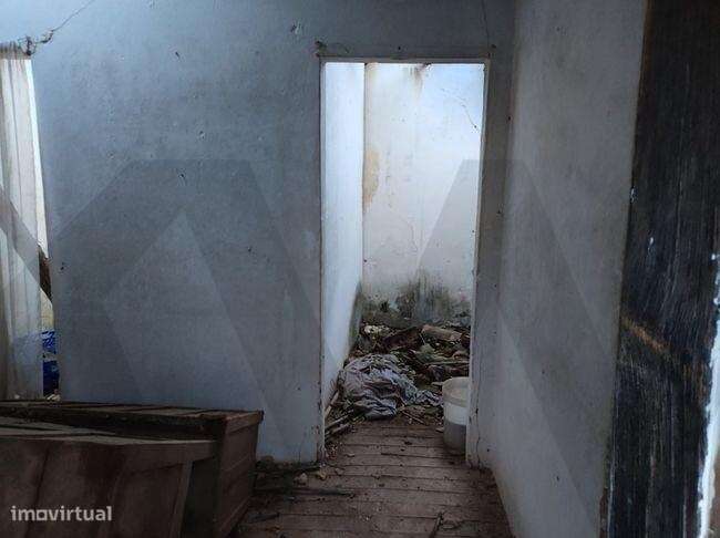 Moradia para reconstrução, com espaço exterior - Barão de São Miguel - Grande imagem: 2/6