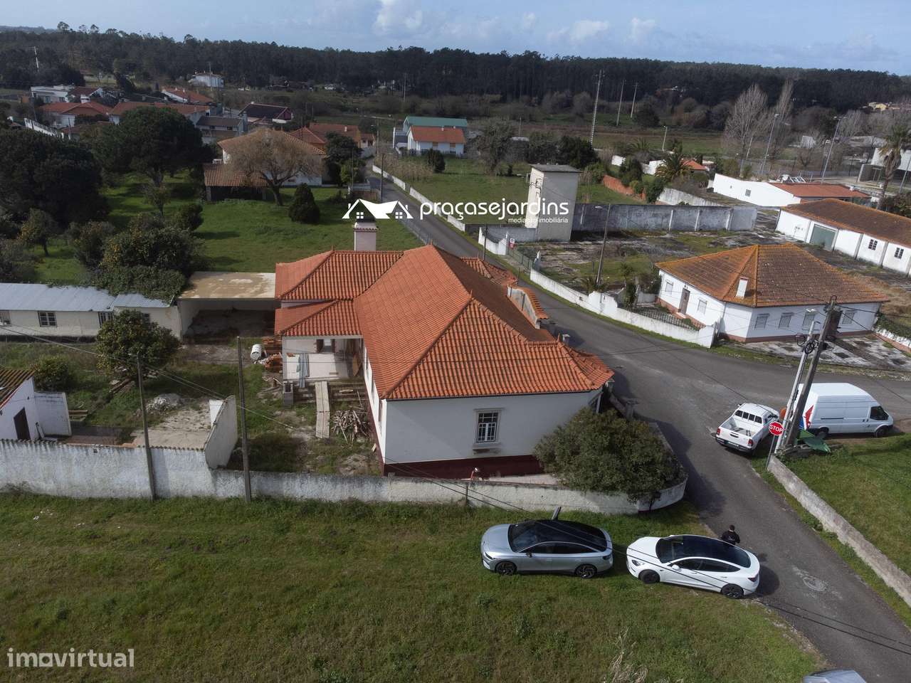 Moradia T3 com História, Conforto Moderno e Proximidade à Praia-35