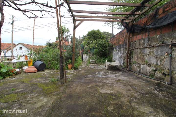 Moradia Geminada T1 P/ Restauro próximo da U.M e Hospital - Braga - Grande imagem: 3/16