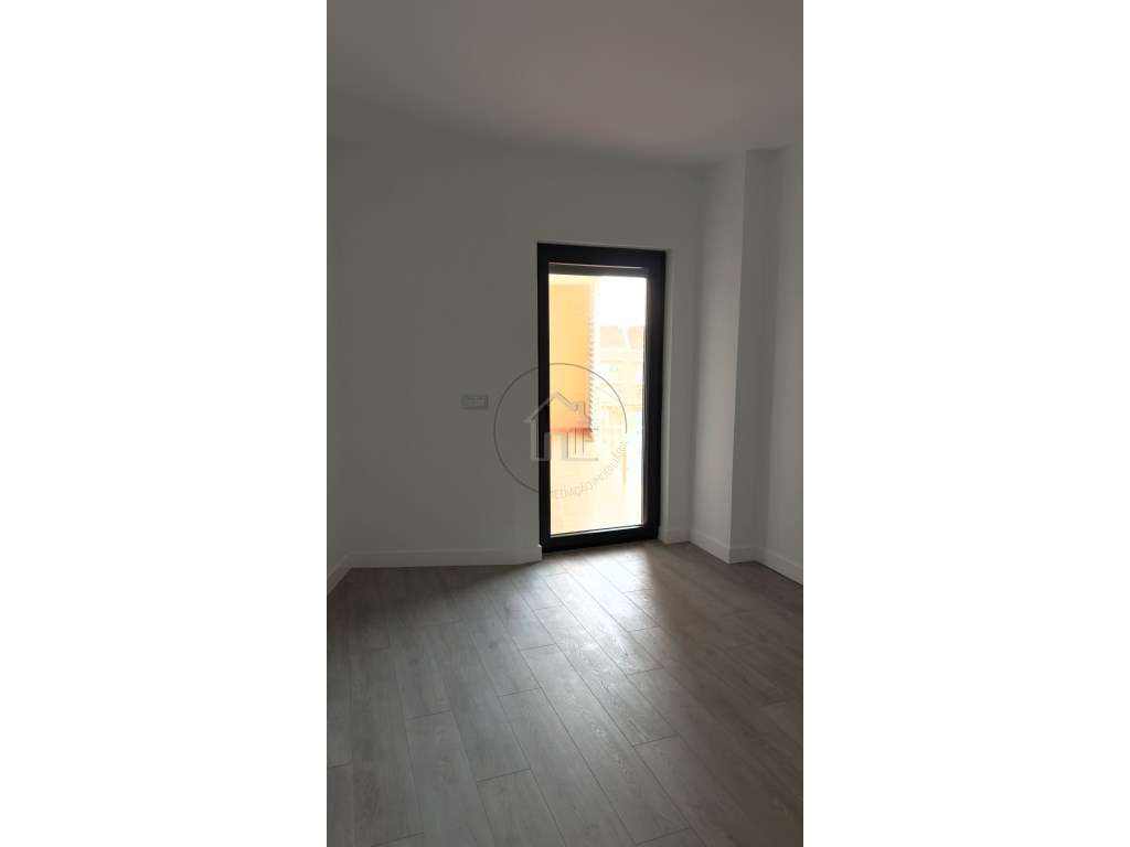 Apartamento T2 Duplex Novo Pinhal Novo-16