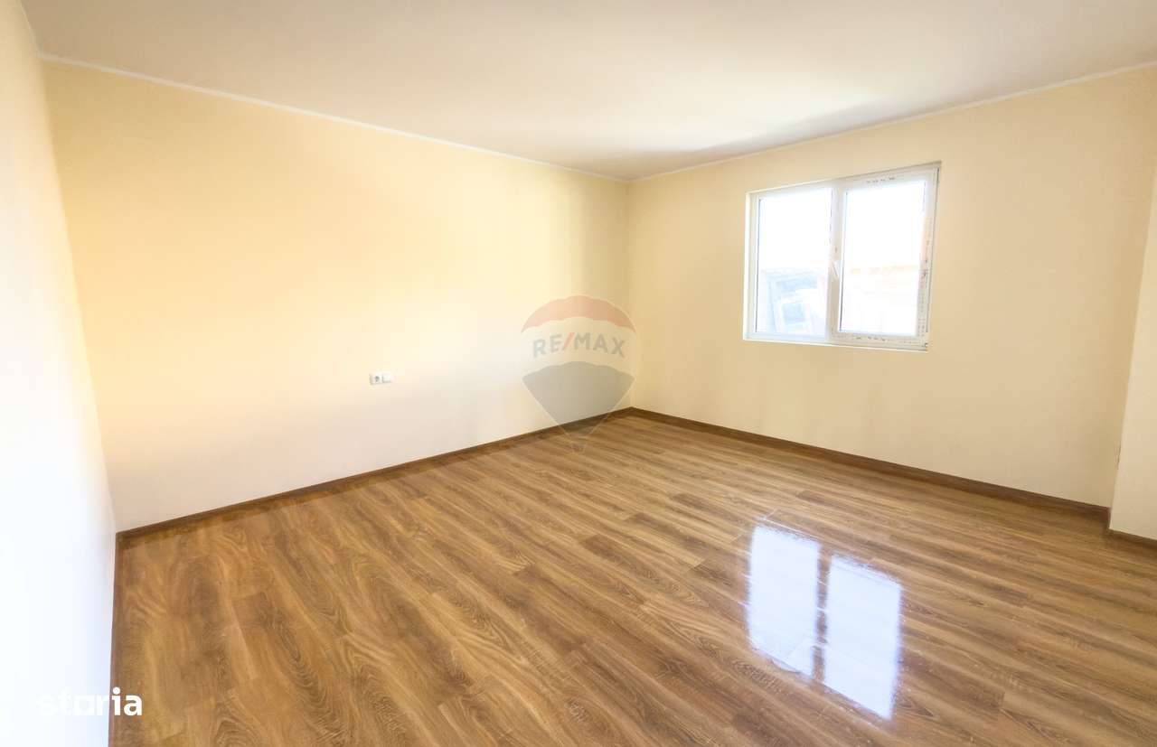 Casă / Vilă cu 8 camere de vânzare în zonă centrală - Urlati-8