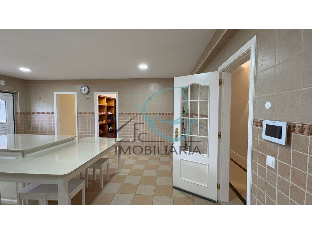 Moradia T5 com Vista para a Serra em Alenquer-43