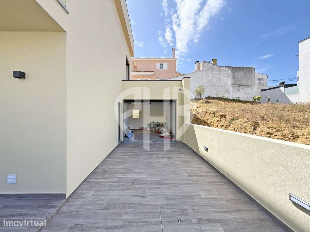 Moradia de Luxo T4 C/ Piscina e Box // Em Construção-48