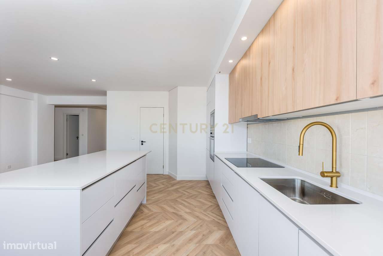 Apartamento T3 Totalmente Remodelado – Cova da Piedade, Almada-7