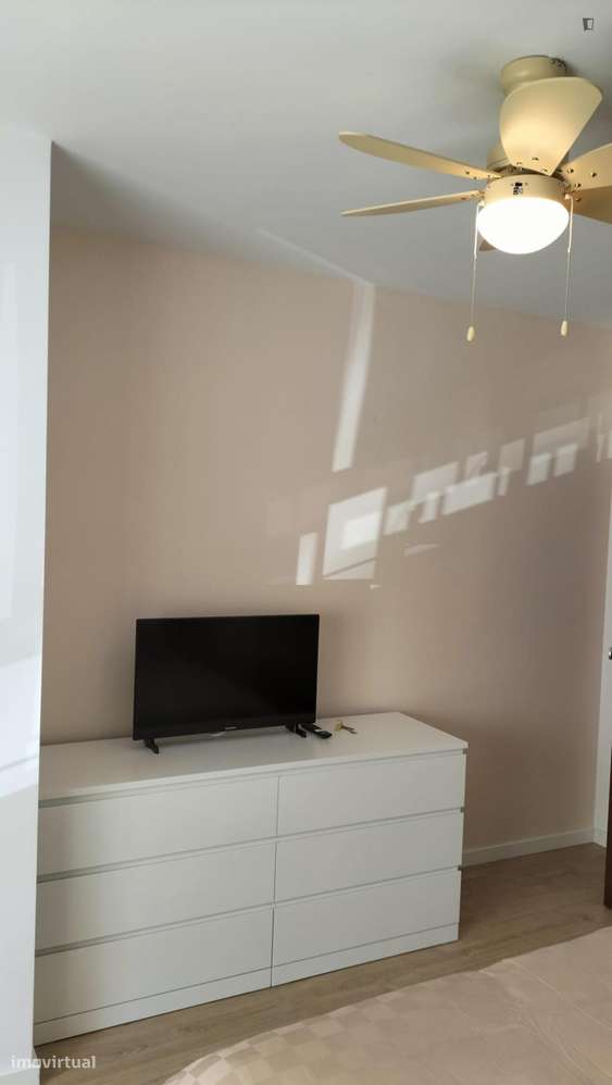 Quarto - localizado em Carcavelos Lisbon - Grande imagem: 4/10