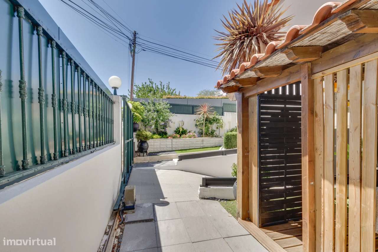 MORADIA T4 COM JARDIM E GARAGEM-55