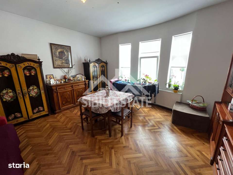 De vanzare: Proprietate cu 2 unitati locative ,Zona Lupeni, Sibiu - Imagine principală: 4/12