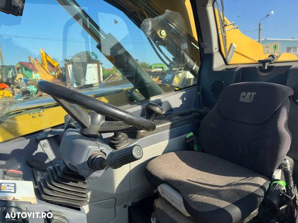 Caterpillar TH407AG - 10