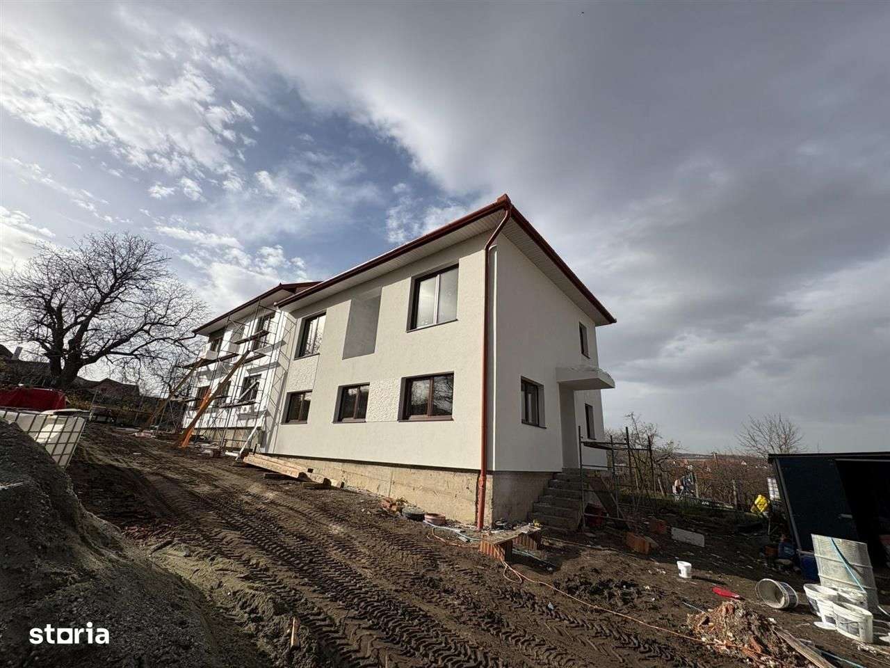 Casa de vanzare - 4 camere - 2 bai - teren 300 mp - Sura Mica-2