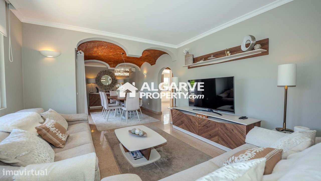 Bonita moradia V4 dentro do campo de golfe e perto de todas as comodid-10