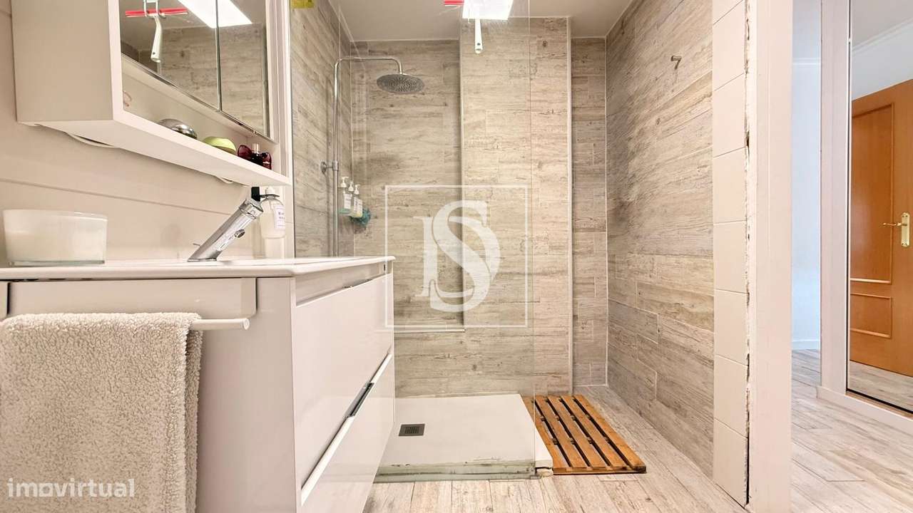 Apartamento T3 Renovado com Parqueamento em Alhos Vedros-9