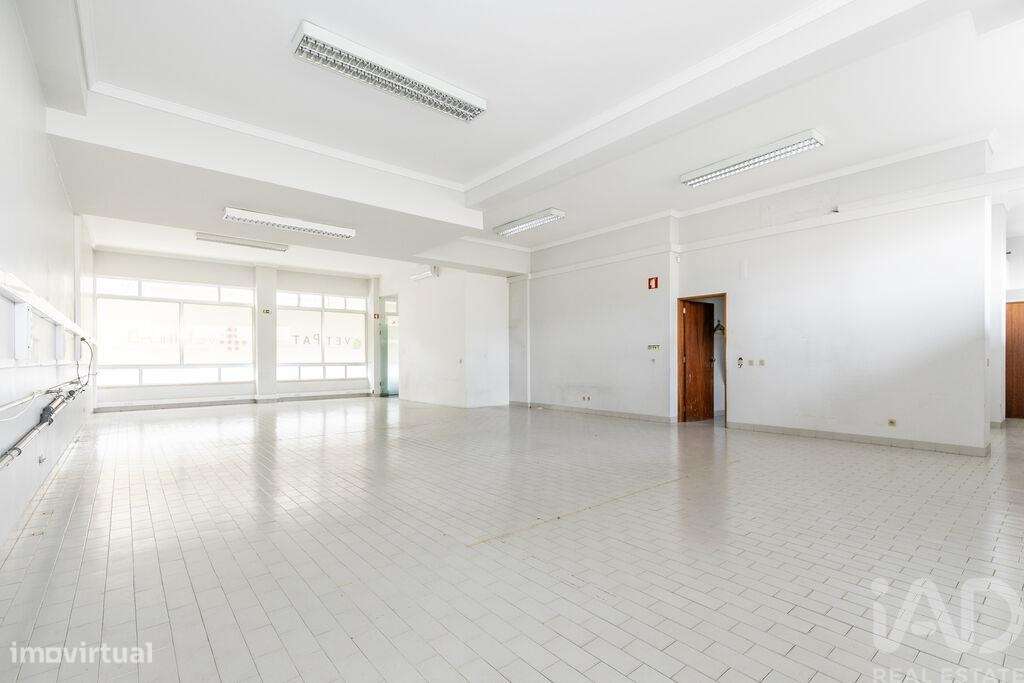 Loja / Estabelecimento Comercial em São Domingos De Benfica de 132,00 - Grande imagem: 2/14