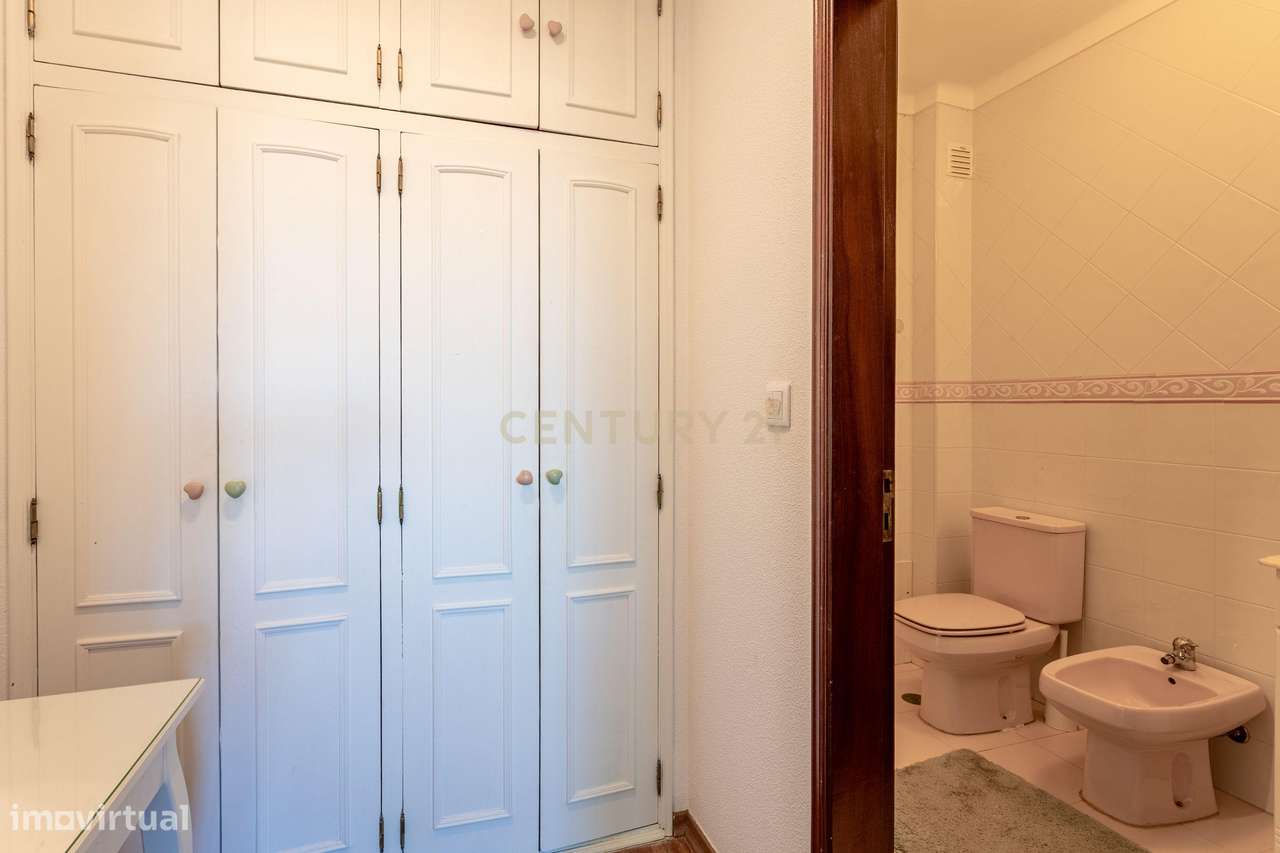 A moradia T5 que procurava em Cabanas, Quinta do Anjo!-13