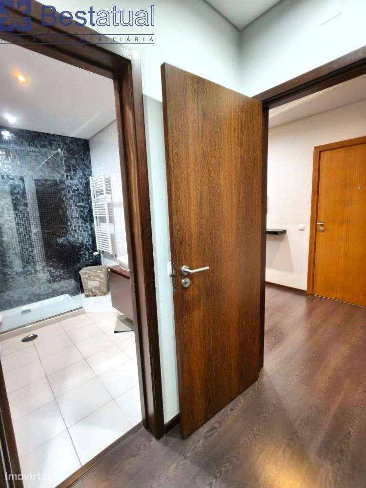 T4 com 186 m2 + Terraço com 186 m2 - Junto ao Centro-28