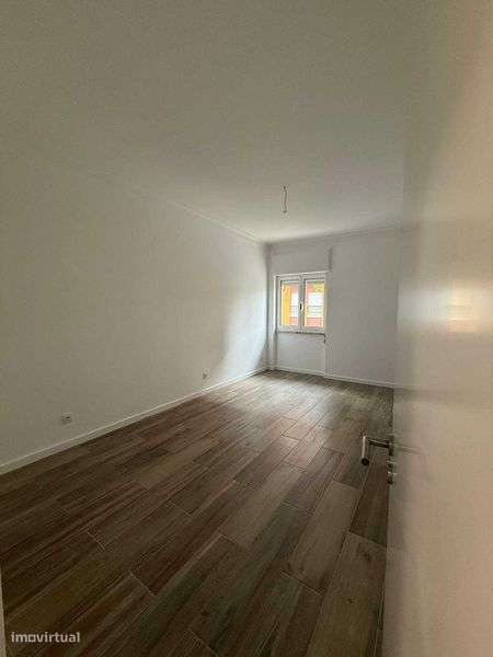 Arrenda-se T0 em Benfica - Totalmente remodelado - Grande imagem: 4/5