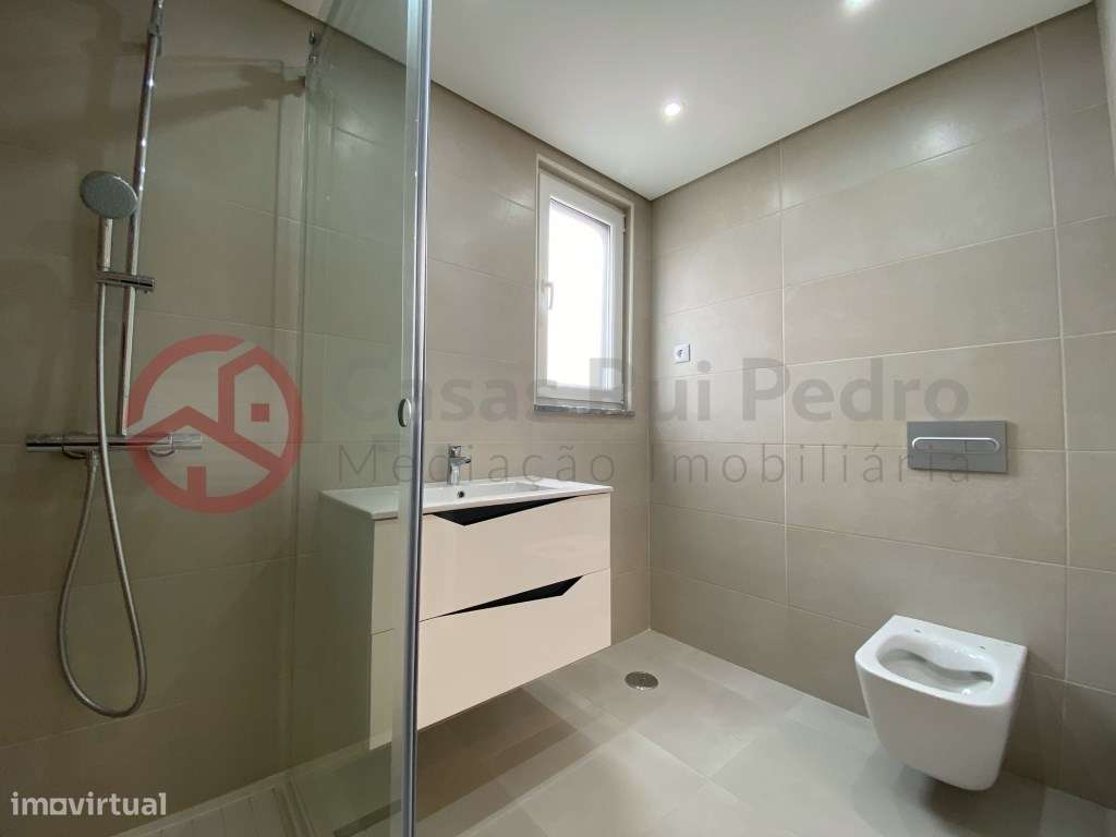 Moradia T4 isolada, de gaveto, com piscina, na Quinta de Valadares,... - Grande imagem: 4/35