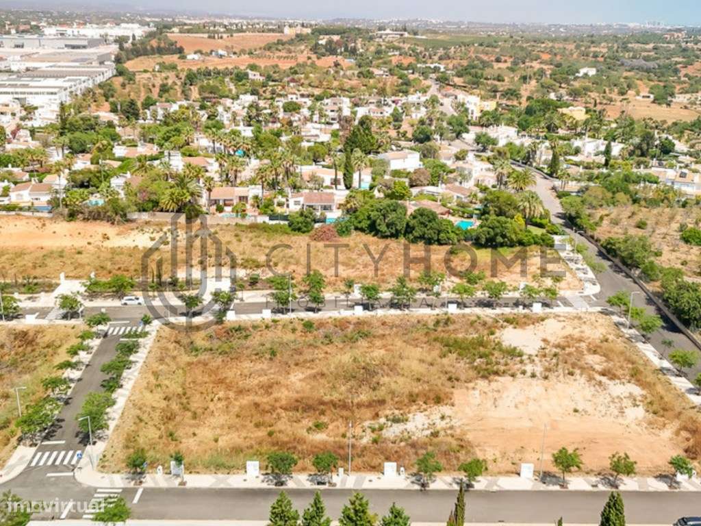 Terreno Urbano para construção de 440m2 na quinta dos Alamos / GUIA - Grande imagem: 2/20