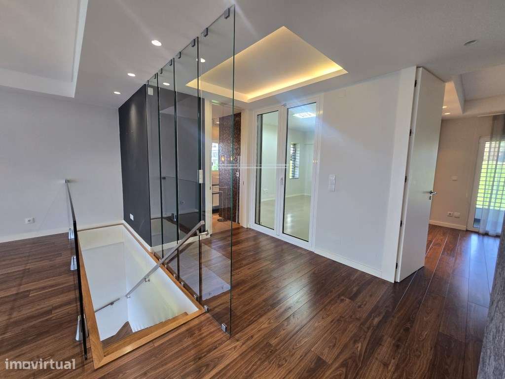 Apartamento T1+2 Duplex, com varanda - Quinta de Santa Teresa - Grande imagem: 4/25