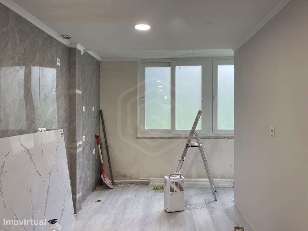 T2 totalmente renovado, 2 frentes solares em Benfica junto ao Colombo - Grande imagem: 2/11