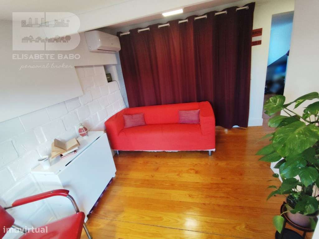 **Apartamento T1 em Campolide com Vista Deslumbrante sobre Monsanto**-13