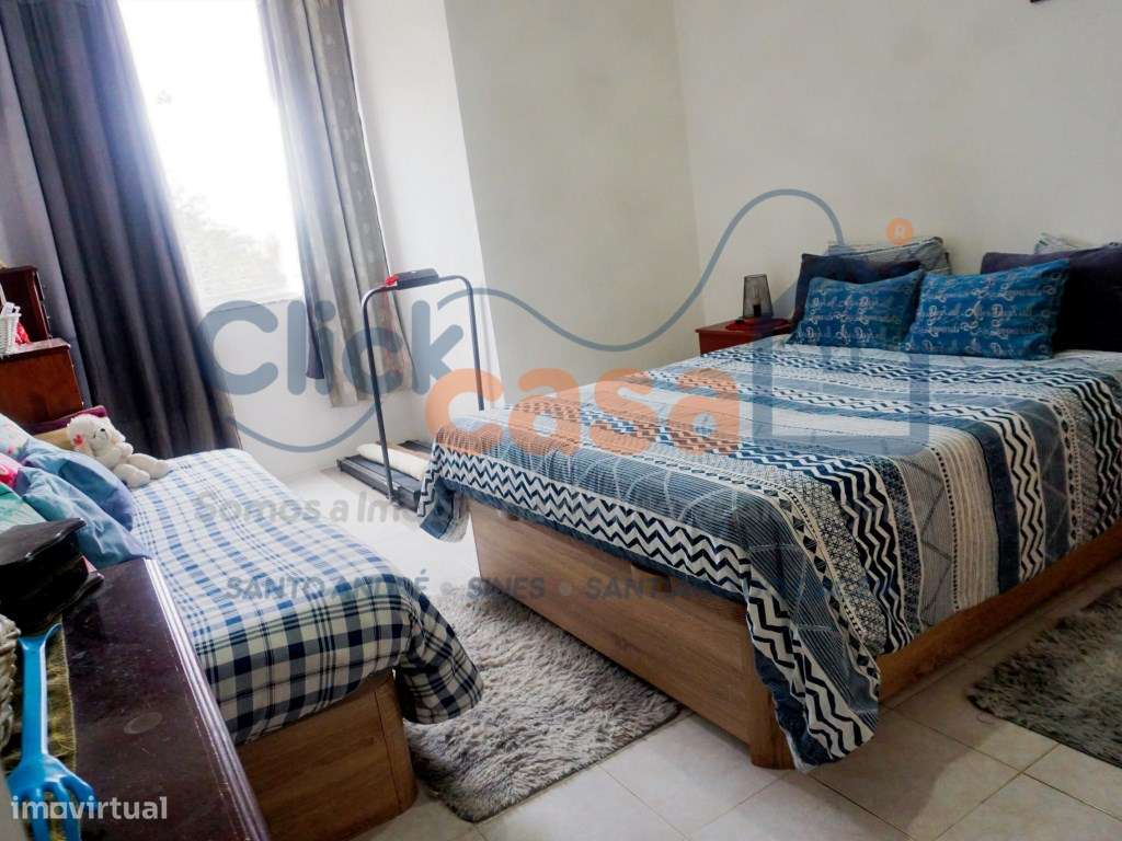 Apartamento T2 no Coração de Sines-9