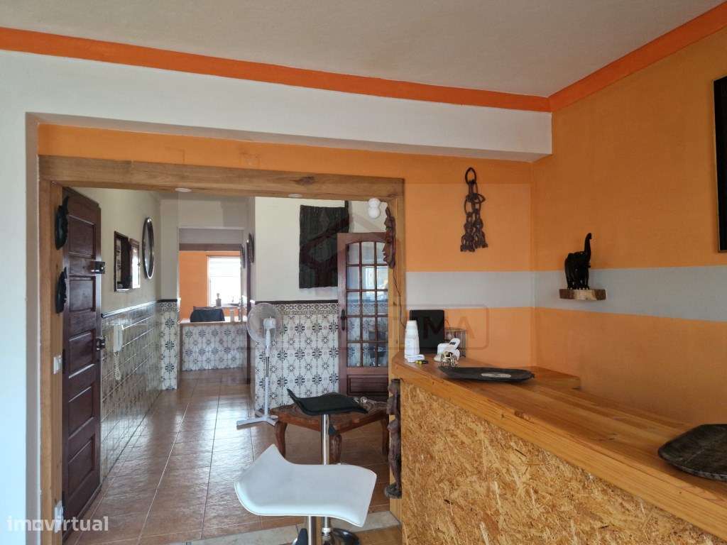 Apartamento T2 com garagem nas Caldas da Rainha-2