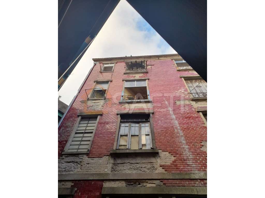 Prédio com projeto de reabilitação aprovado - Grande imagem: 5/17