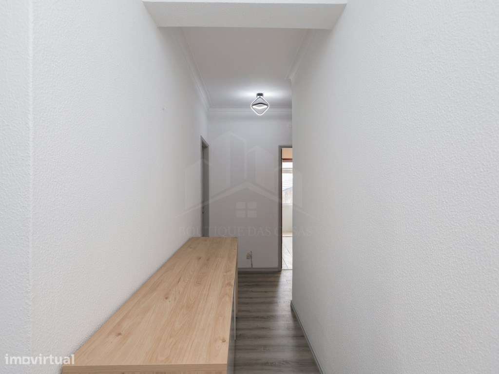 Apartamento T2 Parcialmente Remodelado em Valbom | Oportunidade aba...-8