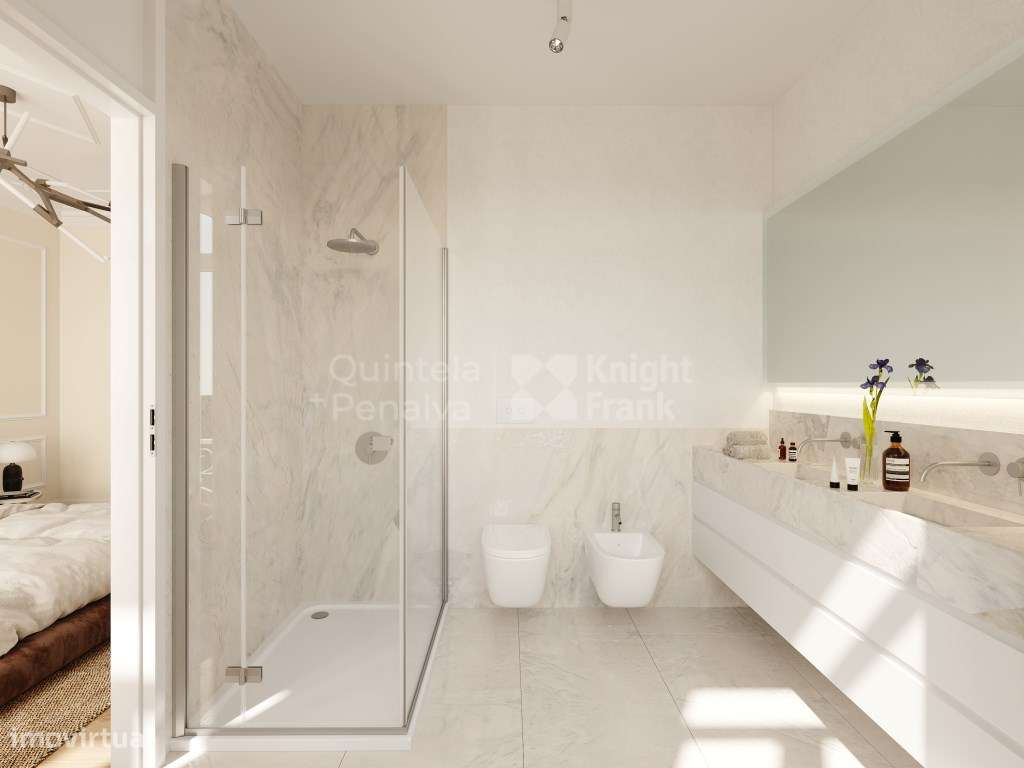 Apartamento T2, com terraço, na Avenida Miguel Bombarda.-5