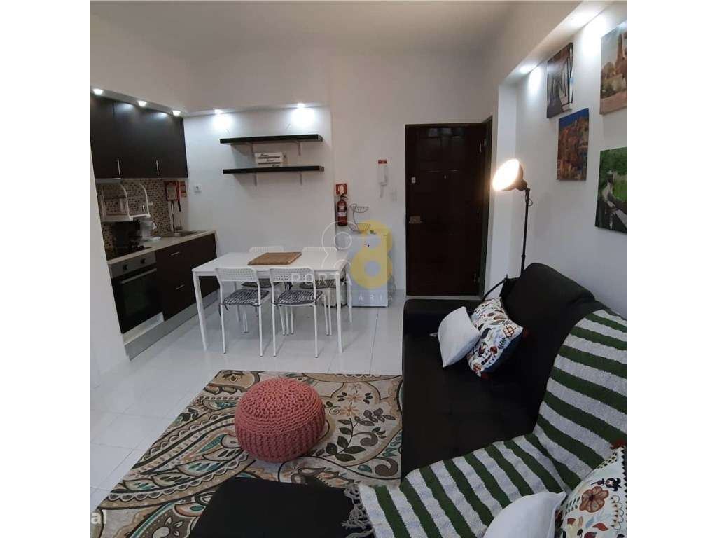 Apartamento T0 (transformado em T1) na Baixa do Porto - Grande imagem: 3/20