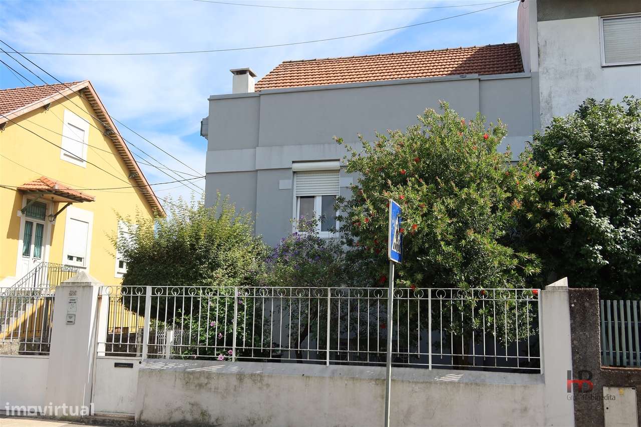 Oportunidade Única: Moradia T3 no Centro de Gondomar-43