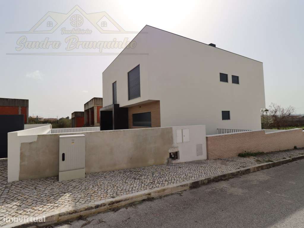 Moradia T5 NOVA com piscina - Grande imagem: 3/60