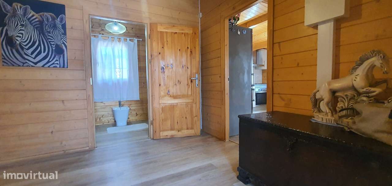 Lindíssima Moradia em Madeira inserida num terreno de 540m2 garagem-22