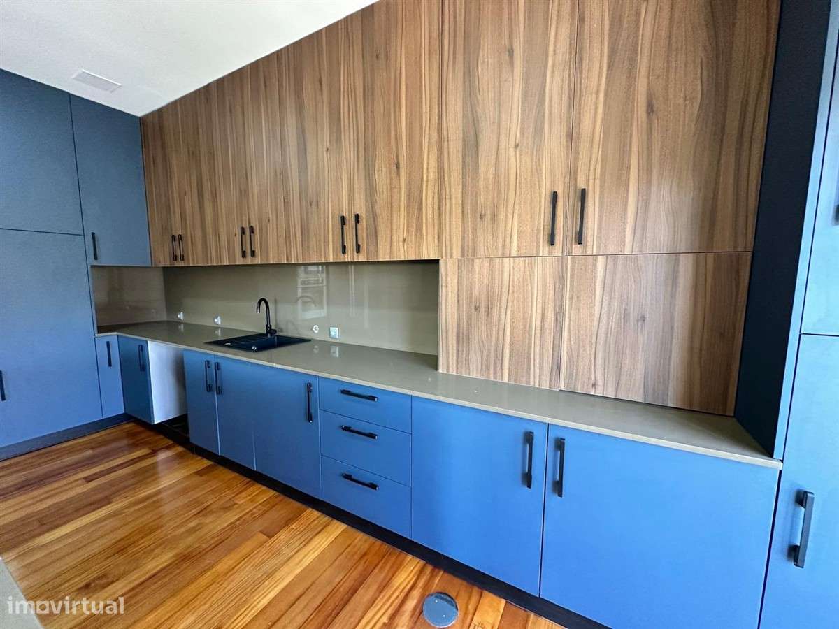 T4 Condomínio fechado com piscina-Póvoa de Varzim-Garagem-12