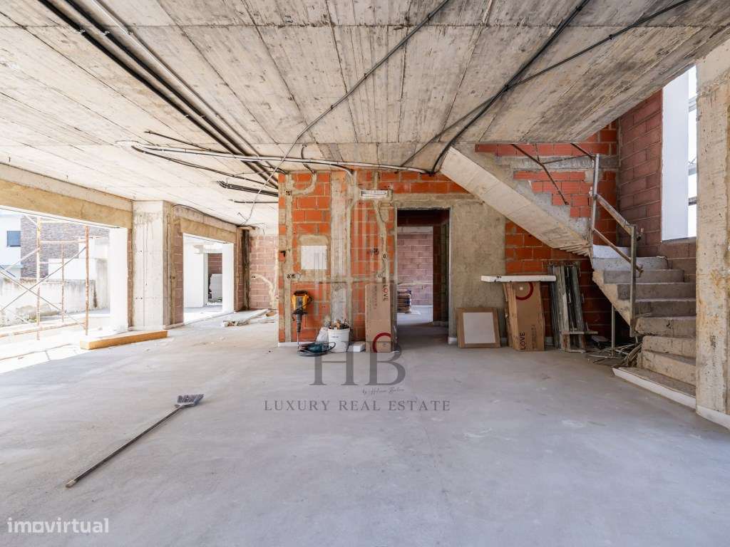 Moradia T4 de Luxo com Piscina Privativa e Jardim | Mafra-50