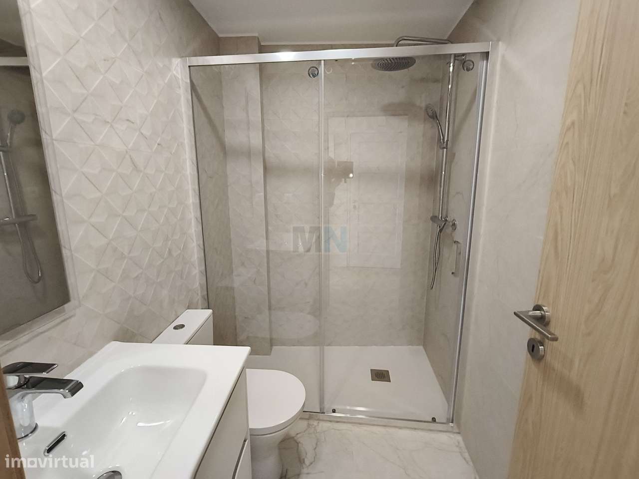 Vende-se T2 Totalmente Renovado em Celas – Vistas Rio e Universidade-13