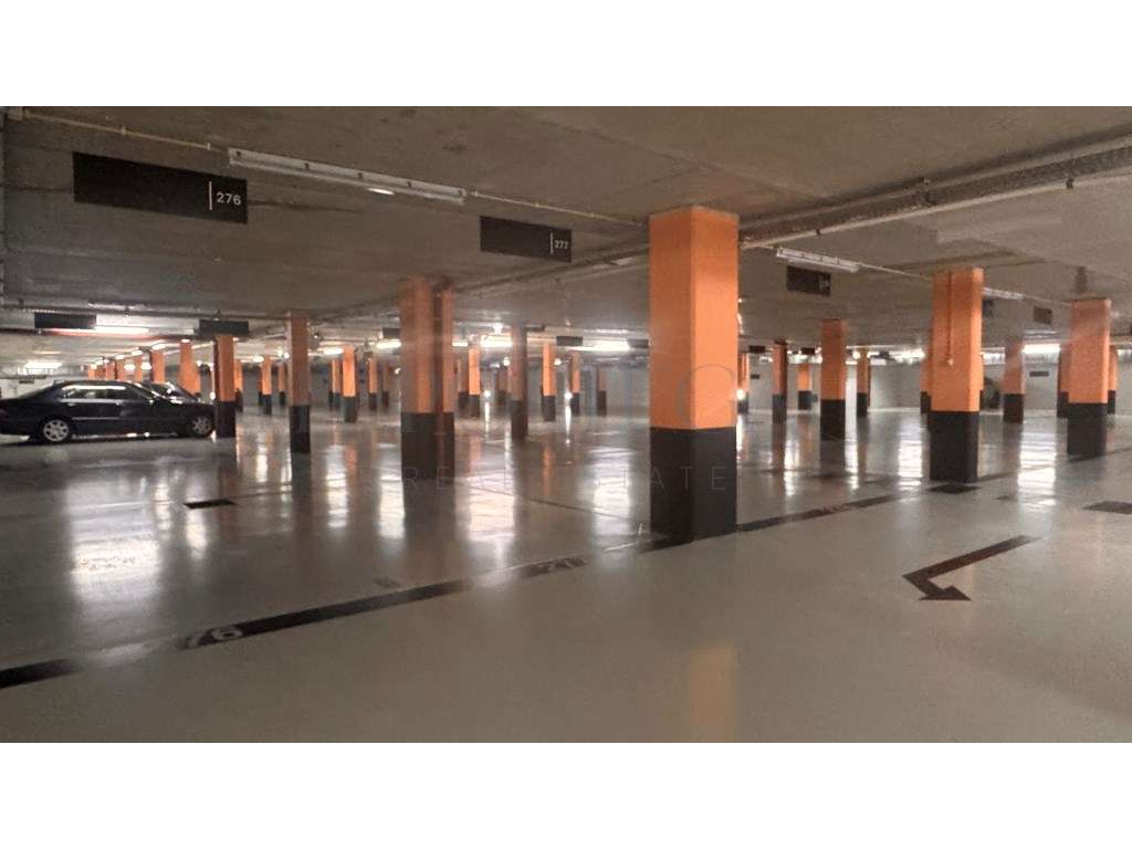 Lugar de Garagem exclusivo para Motos - Centro de Lagos - Grande imagem: 5/9