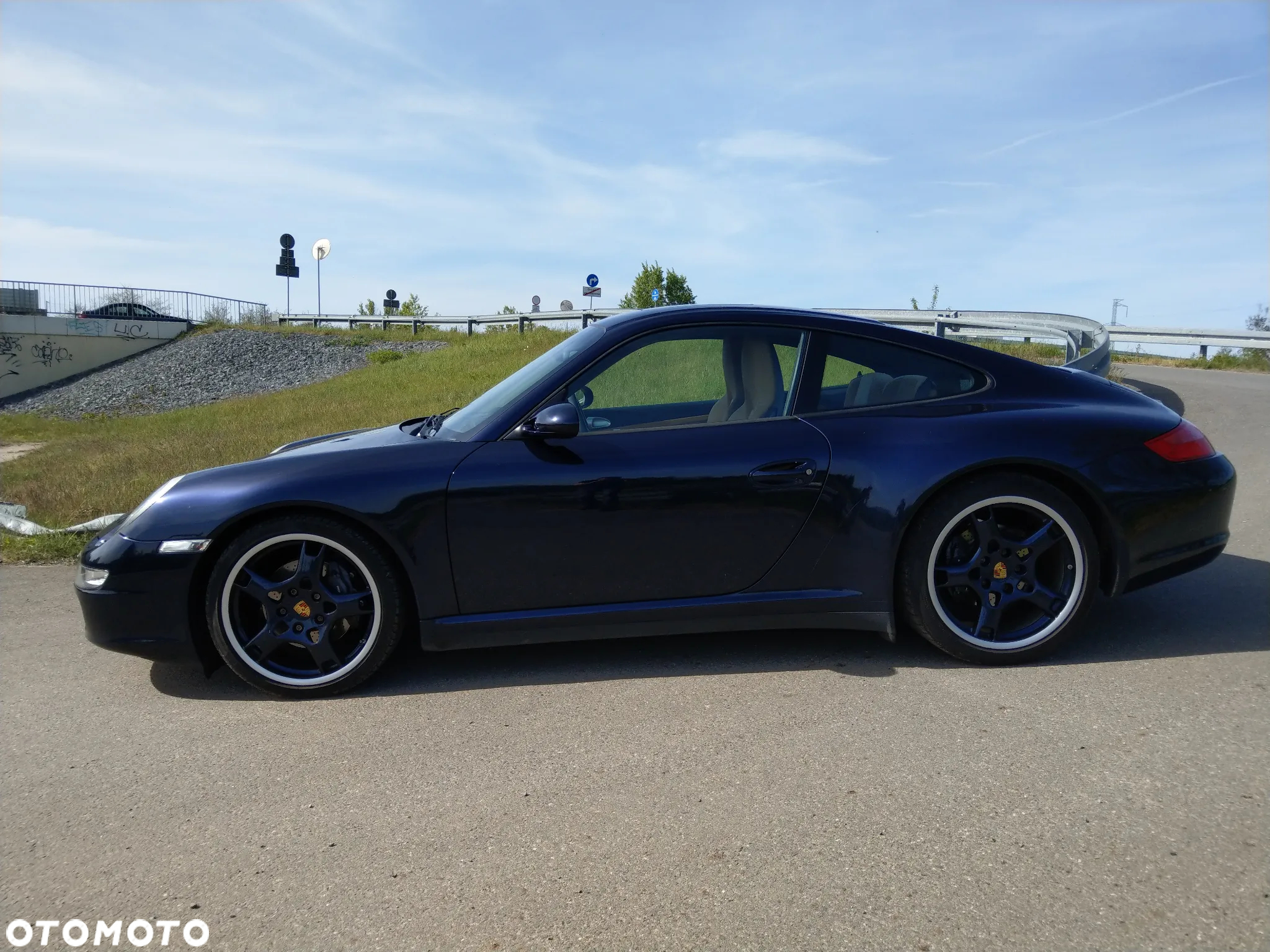 Porsche 911 Carrera 4 - 31