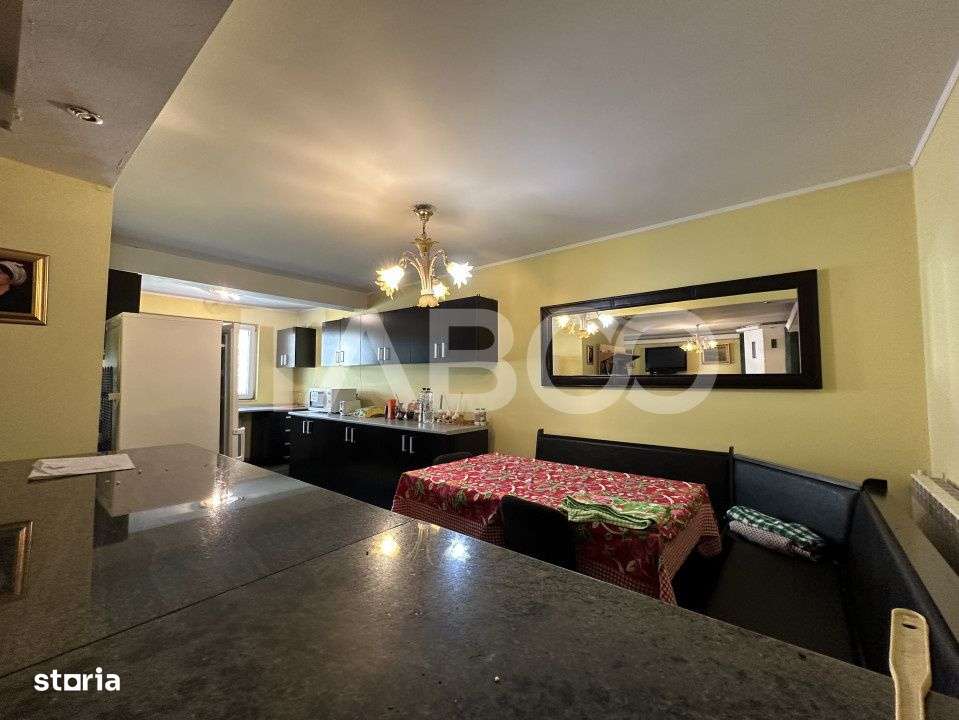 Casa familiala pentru locuit sau vacanta , spatioasa si confortabila . - Imagine principală: 5/16